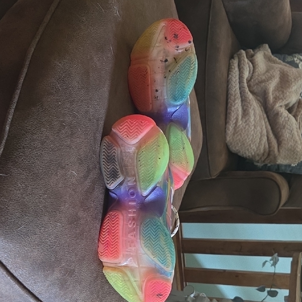 Colorful Gradient Sneakers - Picture 4 of 4